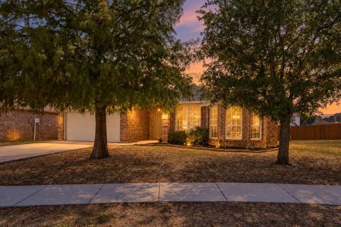 321 Tripp Trail, Denton