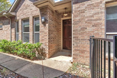 9129 Cottonwood Village Drive, Fort Worth, TX 76120 — photo 2