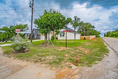 5900 S Lakeside Hills Court, Granbury, TX 76048 — photo 3