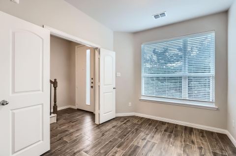 301 E Lamar Street 9, McKinney, TX 75069 — photo 2