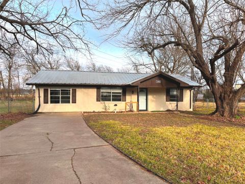 1000 S Andrea Drive, Mabank