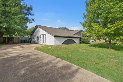 129 Texas Avenue, Hewitt, TX 76643 — photo 2