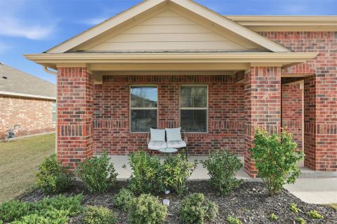 613 Whitecomb Lane, Justin, TX 76247 — photo 2