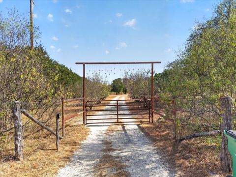 2607 Williamson Road, Granbury, TX 76048 — photo 3