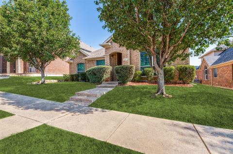 437 Castle Street, DeSoto, TX 75115 — photo 2