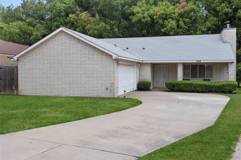 1144 Castlewood Court, DeSoto, TX 75115 — photo 2