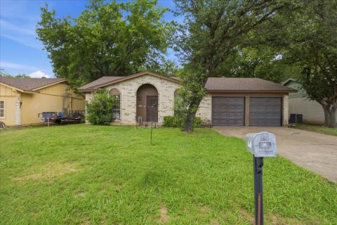 701 N Douglas Avenue, Cleburne, TX 76033 — photo 2