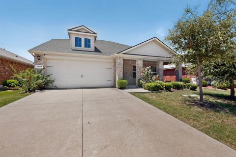 2329 Julia Lane, Forney