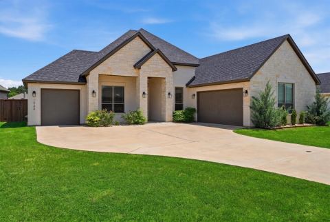1525 Blue Lake Drive, Burleson, TX 76058 — photo 2