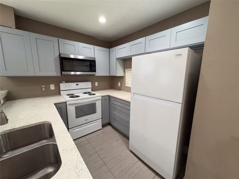 301 E Brockett Street 100, Sherman, TX 75090 — photo 2