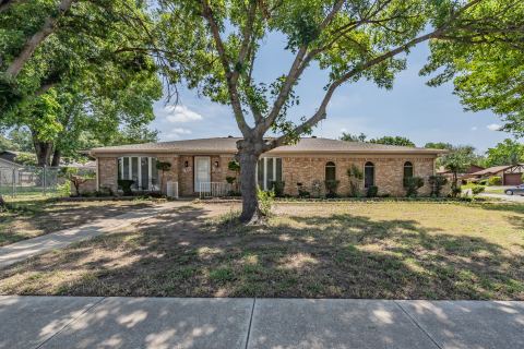 2863 Hitson Lane, Fort Worth, TX 76112 — photo 2