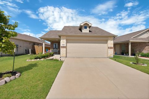 1448 Dovekie Drive, Forney