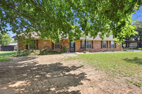 1115 E 6th Street, Springtown, TX 76082 — photo 2
