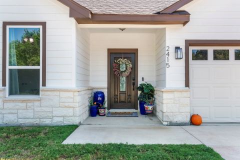 2415 Beverly Drive, Granbury, TX 76048 — photo 3
