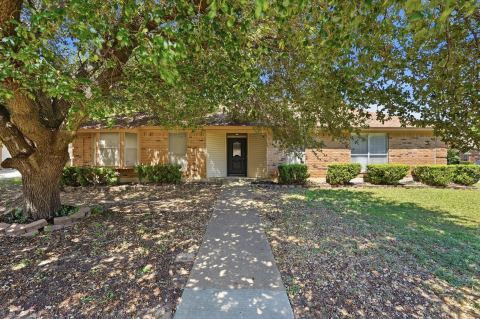5353 Lynda Court, North Richland Hills