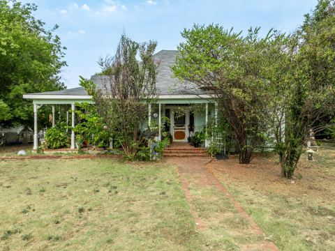 210 S Corporation Street, Hillsboro, TX 76645 — photo 2