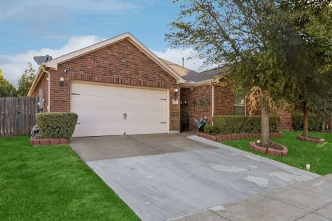 437 Buoy Drive, Crowley, TX 76036 — photo 2