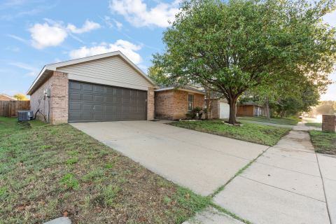 1128 Boxwood Drive, Crowley, TX 76036 — photo 3