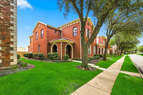 424 Legends Drive, Lewisville, TX 75057 — photo 2