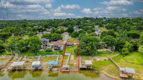 1028 W Lake Drive, Weatherford