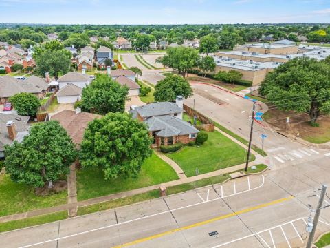 2060 Arbor Creek Drive B, Carrollton, TX 75010 — photo 3