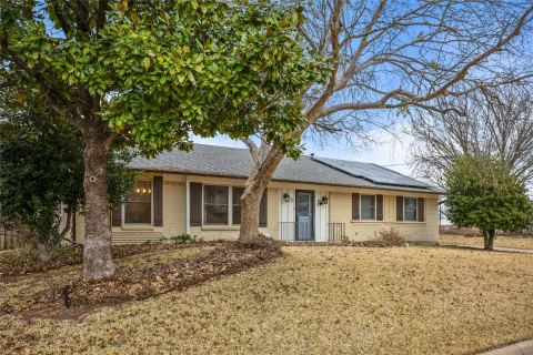 1401 Greenbrier Drive, Sherman