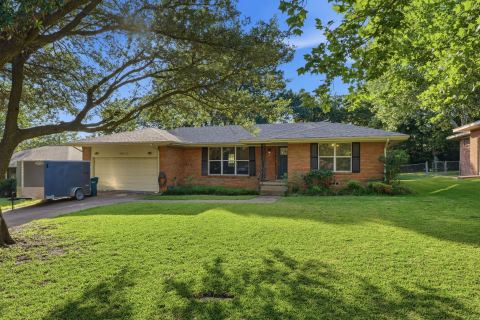 1411 Robin Drive, Sherman