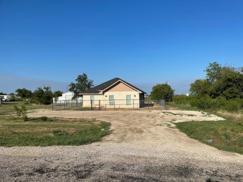 18636 Doubletree Drive, Justin, TX 76247 — photo 2