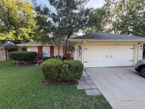 737 Hampshire Drive, Burleson