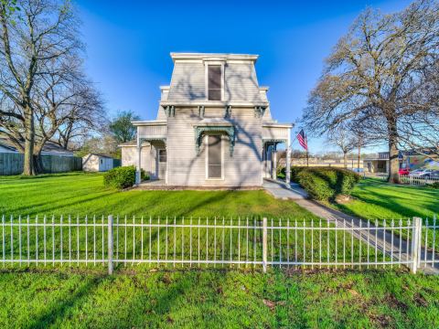 400 S Washington Street, Pilot Point