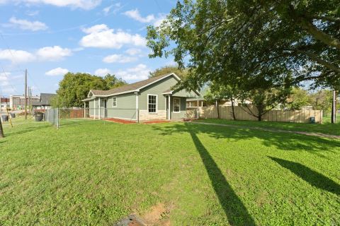 801 Trinity Street, Cleburne, TX 76031 — photo 2