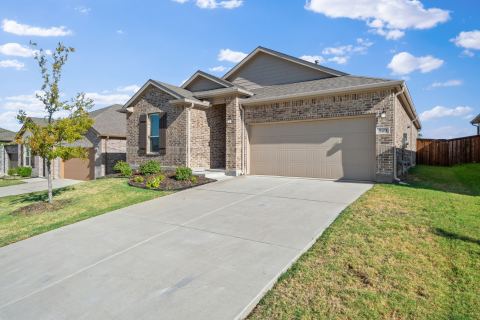 949 Brock Drive, Aubrey, TX 76227 — photo 2