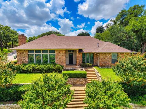 1908 Lakehill Court, Arlington