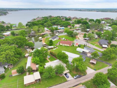 3703 Hartwood Drive, Granbury, TX 76049 — photo 2