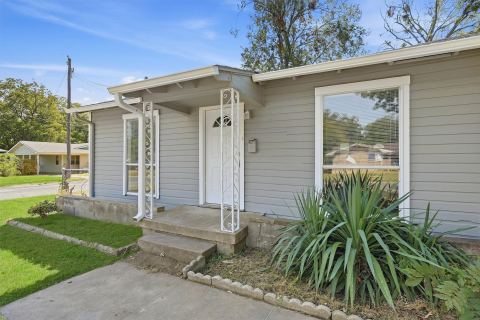 302 W Dexter Street, Sherman, TX 75092 — photo 3