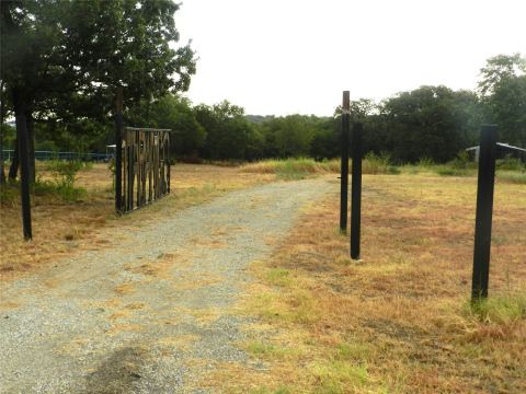 588 Salt Creek Road, Springtown, TX 76082 — photo 2