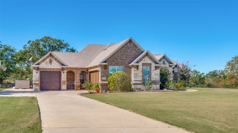 1450 Woodland Drive, Cross Roads