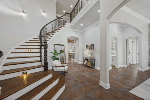 2613 Round Table Boulevard, Lewisville, TX 75056 — photo 2