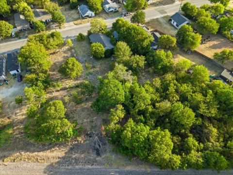 400 & 402 Wyatt Street, Waxahachie, TX 75165 — photo 2