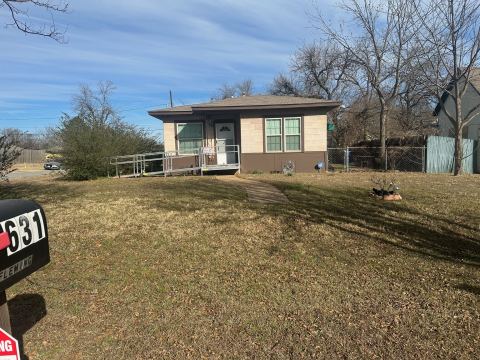 631 W Walker Street, Denison, TX 75020 — photo 2