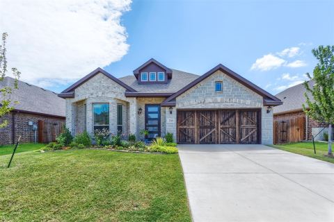 204 Garden Grove Drive, Waxahachie