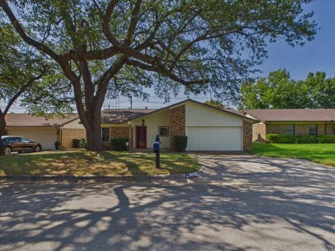 1112 Fox River Lane, Fort Worth, TX 76120 — photo 2