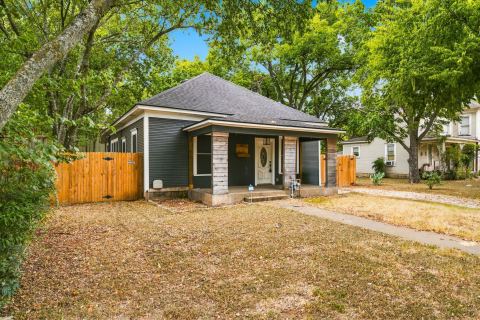 203 N Pendell Avenue, Cleburne, TX 76033 — photo 3