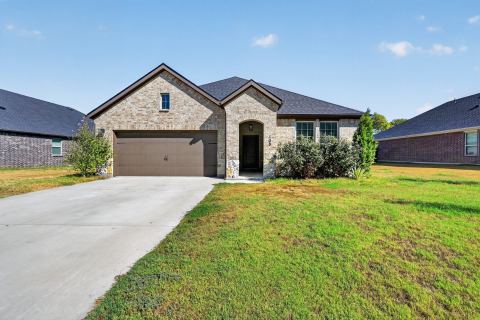 108 Lakeview Circle, Pilot Point