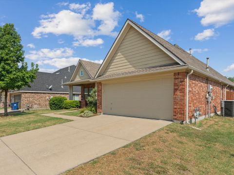 1352 Bateman Lane, Celina, TX 75009 — photo 2