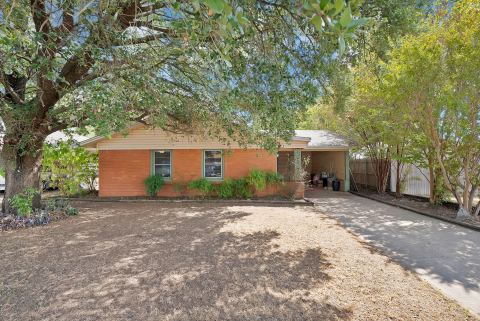 811 Phillips Street, Cleburne, TX 76033 — photo 2