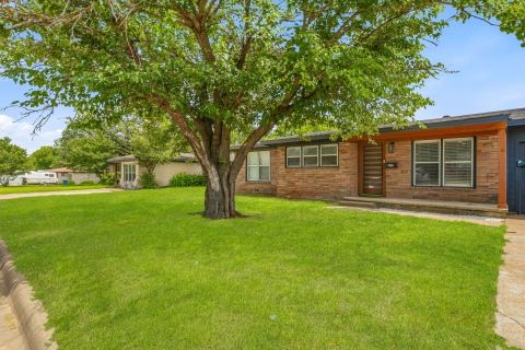 613 Crestview Drive, Granbury, TX 76048 — photo 3