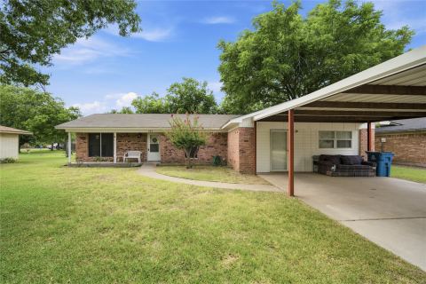 504 E Roosevelt Avenue, Whitney, TX 76692 — photo 2