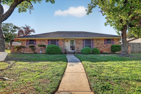 1818 Lakemont Court, Arlington