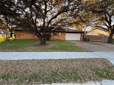6533 Riviera Drive, North Richland Hills
